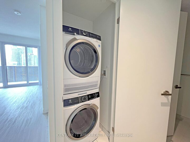 Property Photo: 55 Cooper Street S 3116 ON M5E 0G1