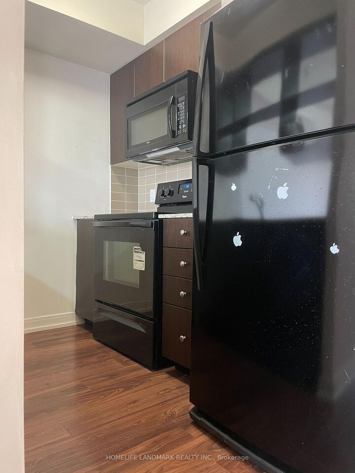 Property Photo:  181 Village Green Square 1716  ON M1S 0K6 