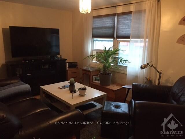 Property Photo: 570 Gladstone Avenue # 2 ON K1R 5P3