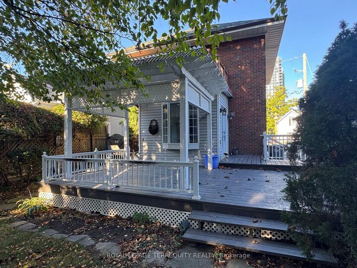 Property Photo:  17 Mill Street N  ON L6X 1S5 