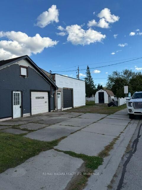 Property Photo:  60 Lincoln Street  ON L3C 5J2 