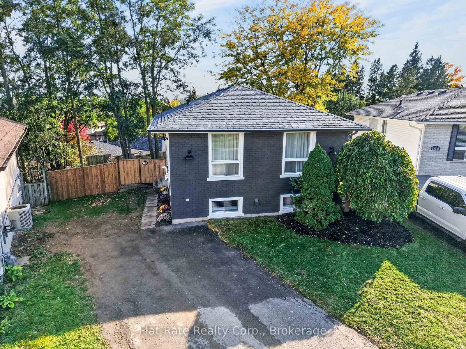 Property Photo:  1321 Tudor Crescent  ON K9L 1X1 