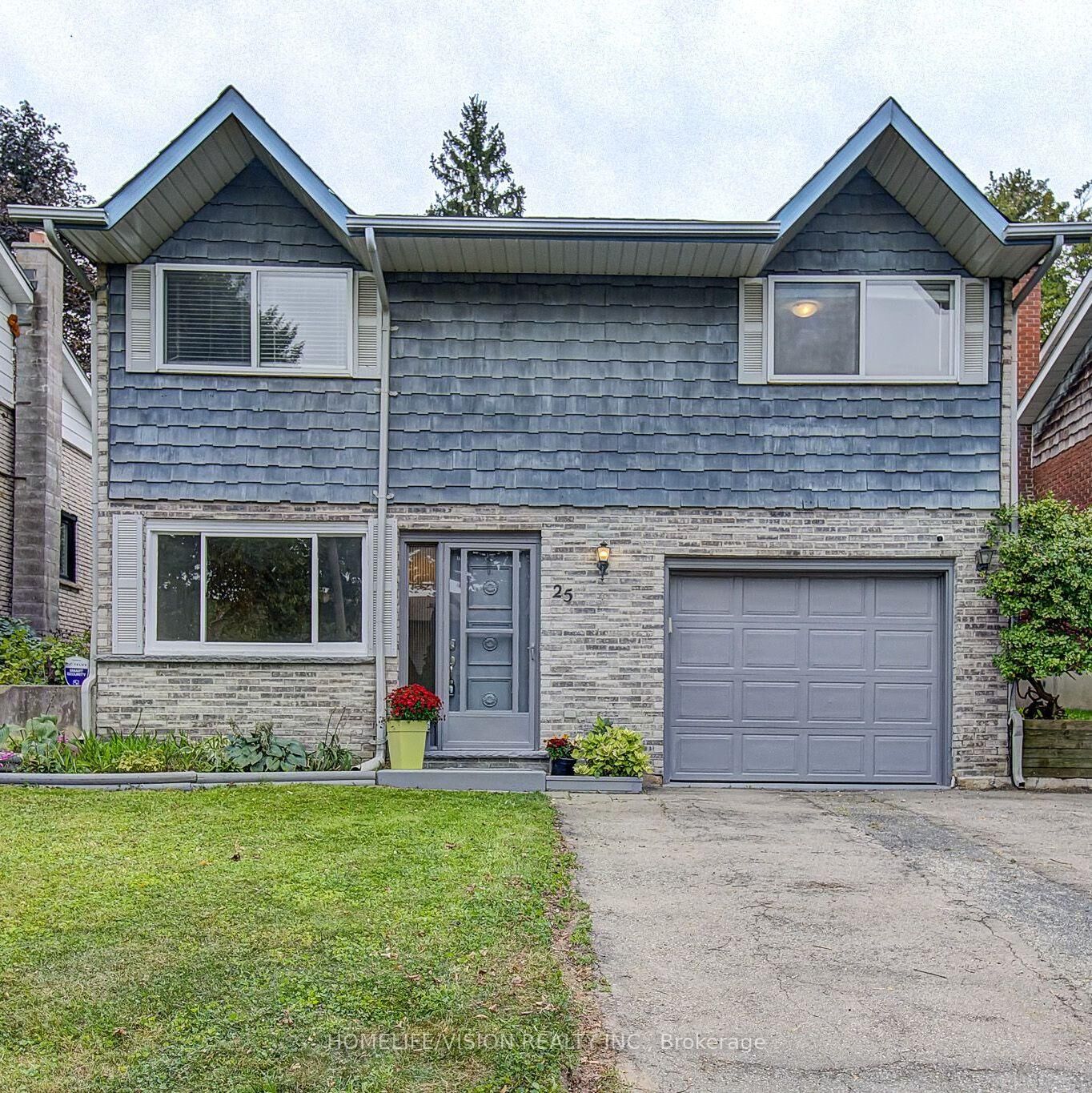 Property Photo: 25 Radcliffe Drive ON N2E 2G3