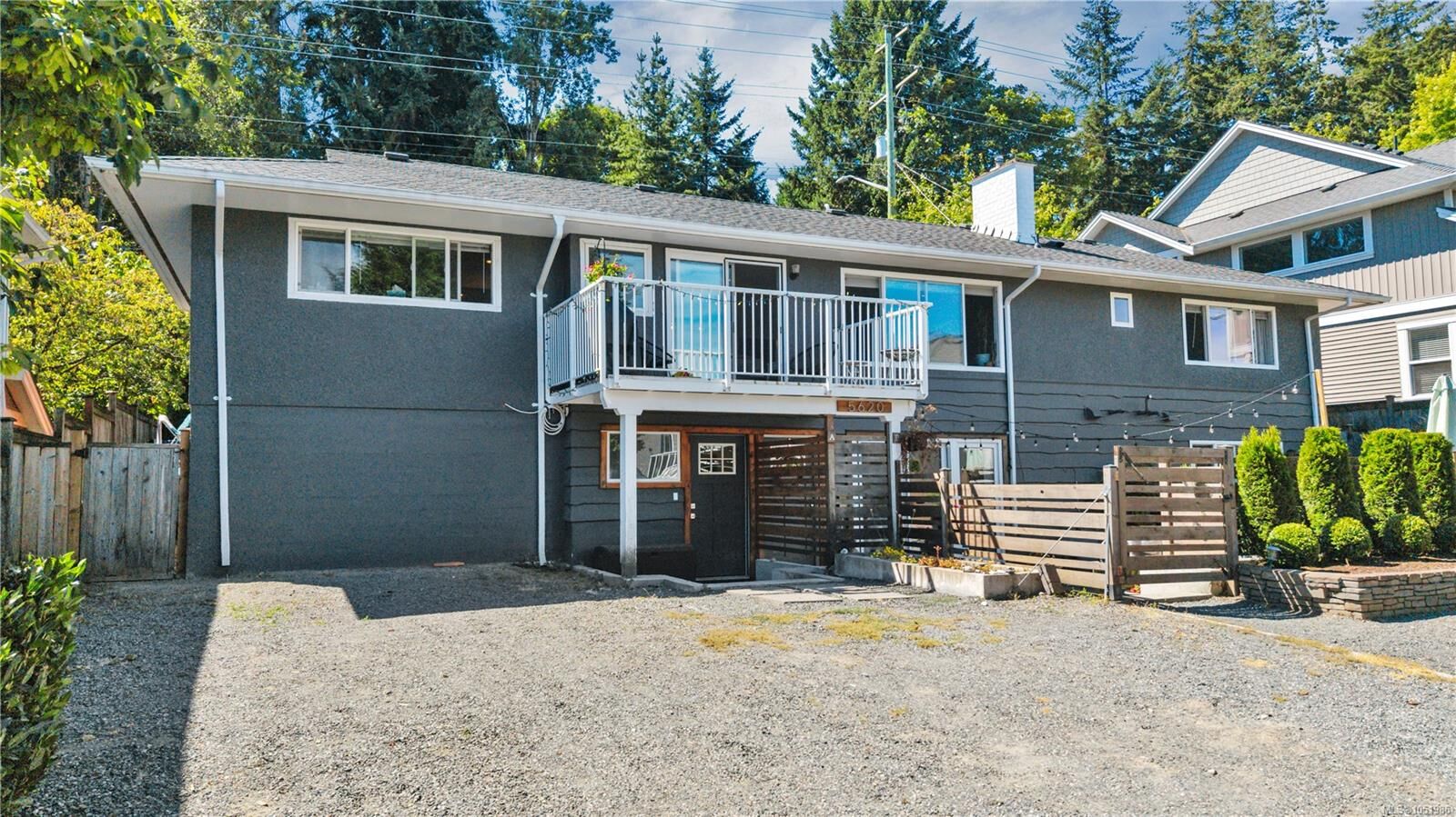 Property Photo:  5620 Hammond Bay Rd  BC V9T 5N2 
