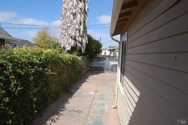 Property Photo: 1146 70th Avenue CA 94621