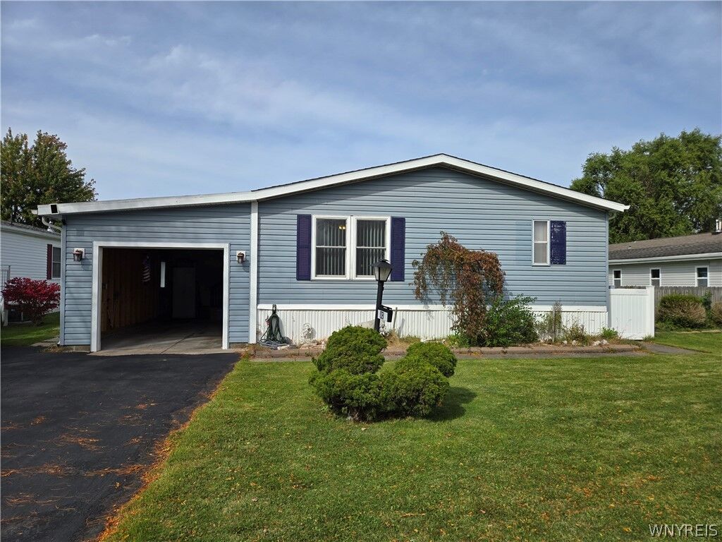 Property Photo:  1081 Ridgewood Drive  NY 14094 