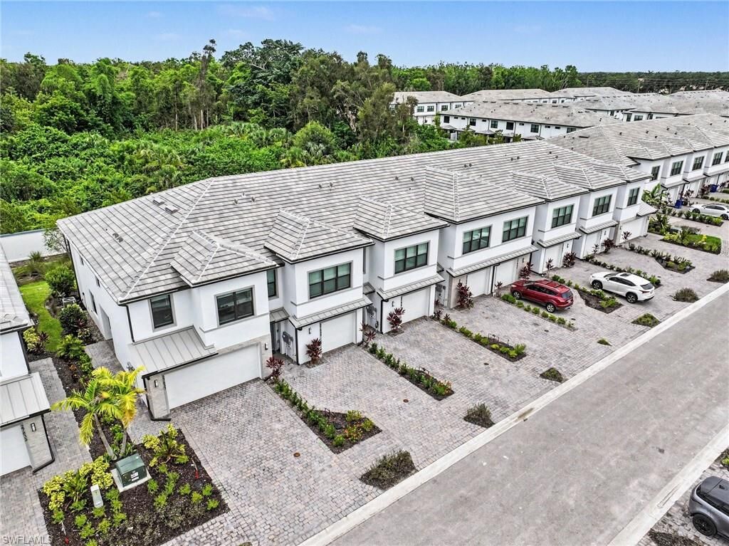 Property Photo:  27837 Solis Grande Dr  FL 34135 