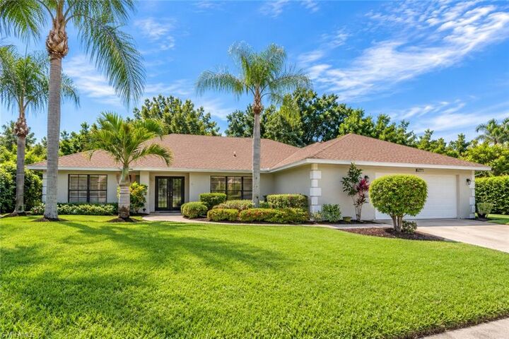 Property Photo:  2370 Pine Woods Cir 35  FL 34105 
