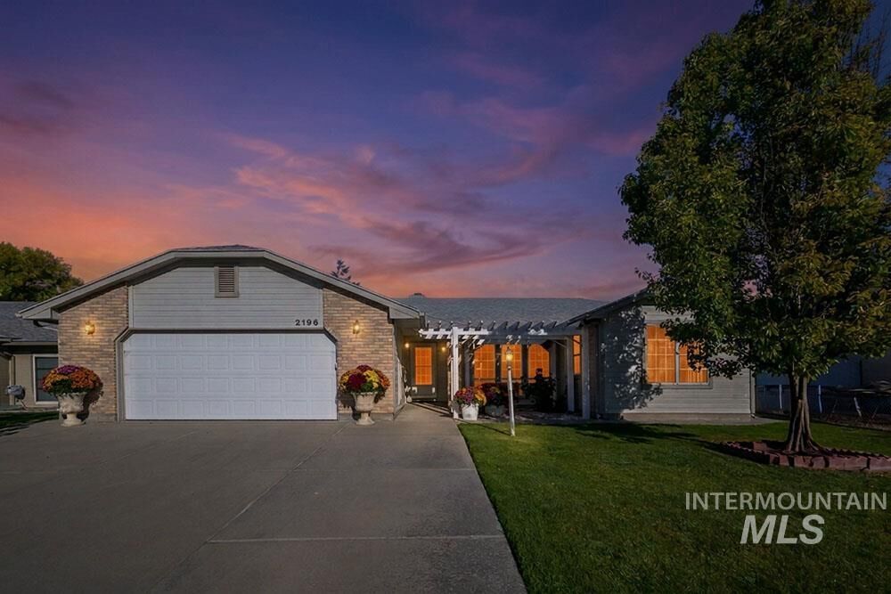 Property Photo:  2166 W Sandalwood Dr  ID 83646 