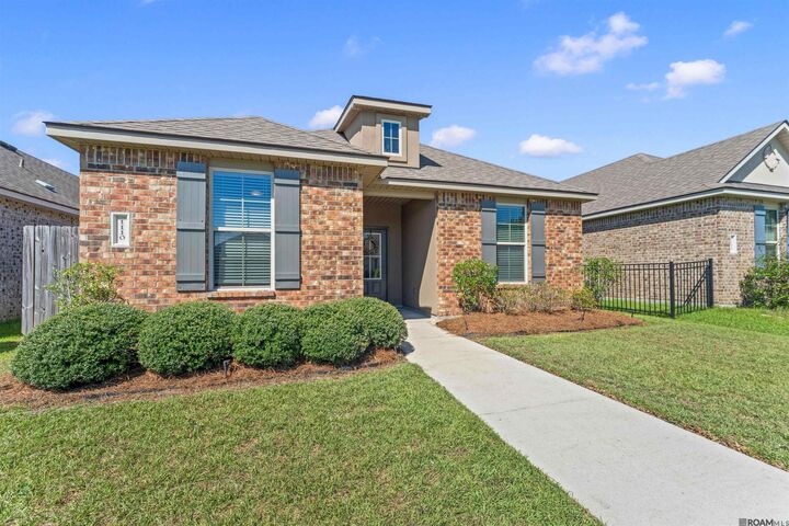 Property Photo:  1110 Foxtail Dr  LA 70820 