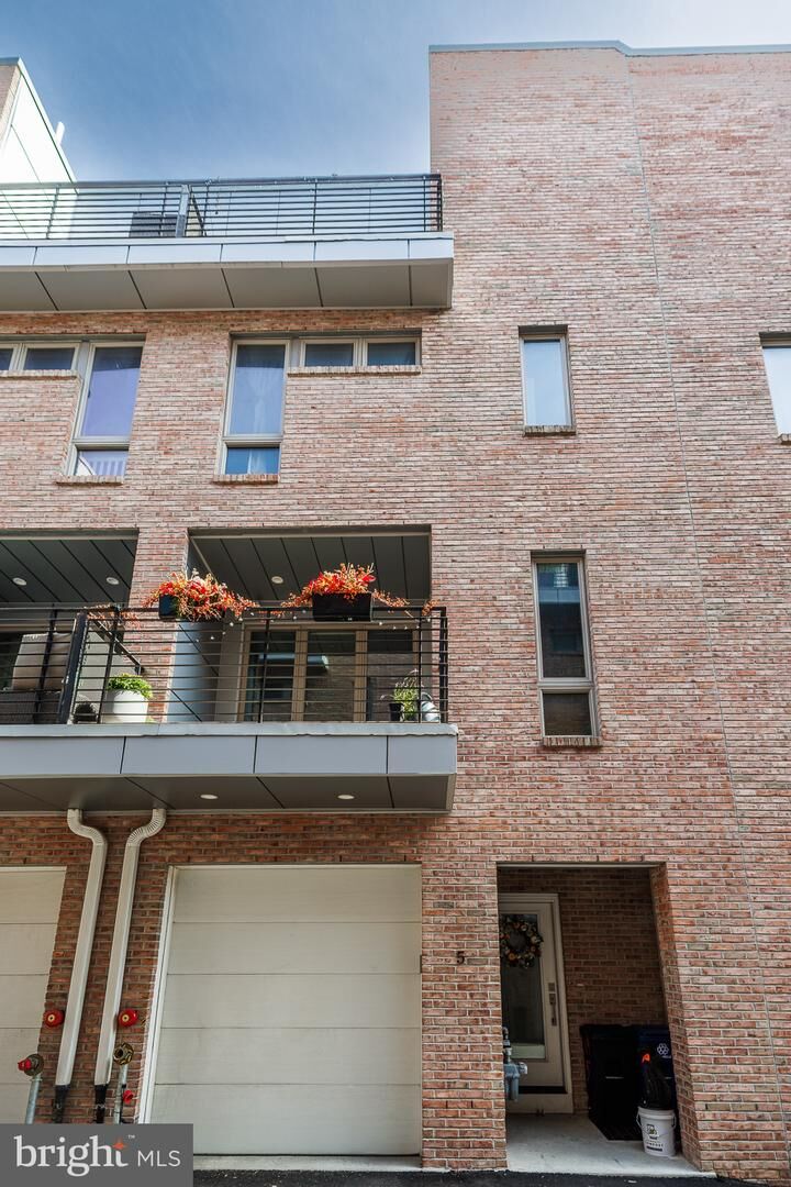 Property Photo:  119 Greenwich Street Unit 5  PA 19147 