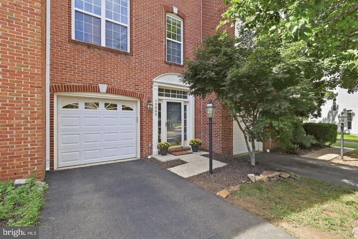 Property Photo: 13002 Park Crescent Circle VA 20171