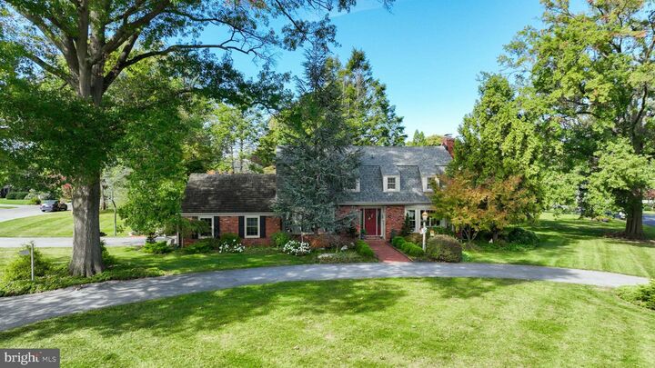 Property Photo: 1405 Country Club Drive PA 17601