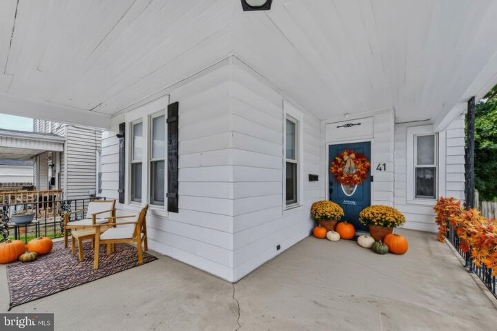 Property Photo: 41 E Maple Street PA 17313