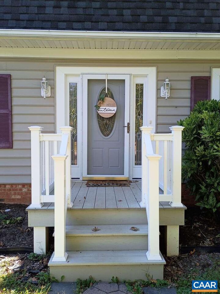 Property Photo:  206 Robinhood Rd  VA 24401 