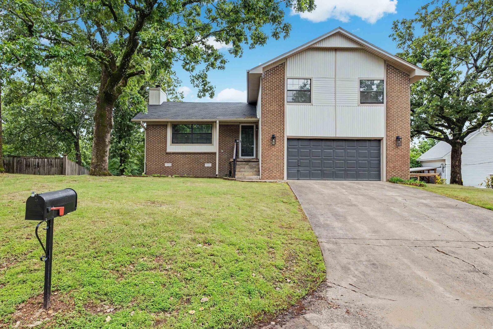 Property Photo: 183 Sunset Drive AR 72118-2764