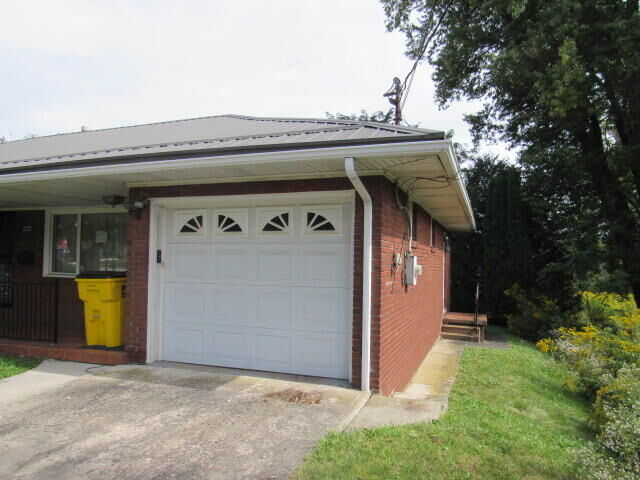 Property Photo:  2777 Richland Street  PA 15904 