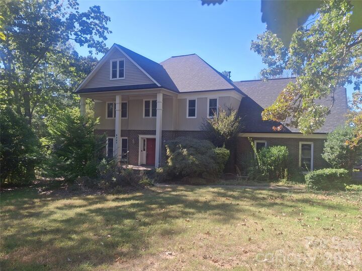 Property Photo: 9327 Willowglen Trail NC 28215