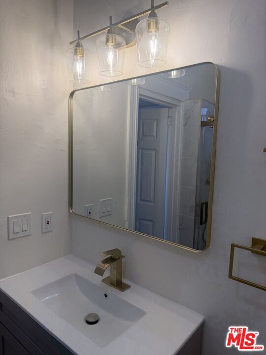 Property Photo:  1201 E 20th St, Unit 1201  CA 90011 