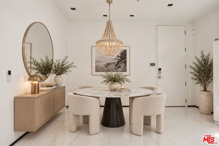 Property Photo: 1253 N Sweetzer Ave, Unit 6 CA 90069