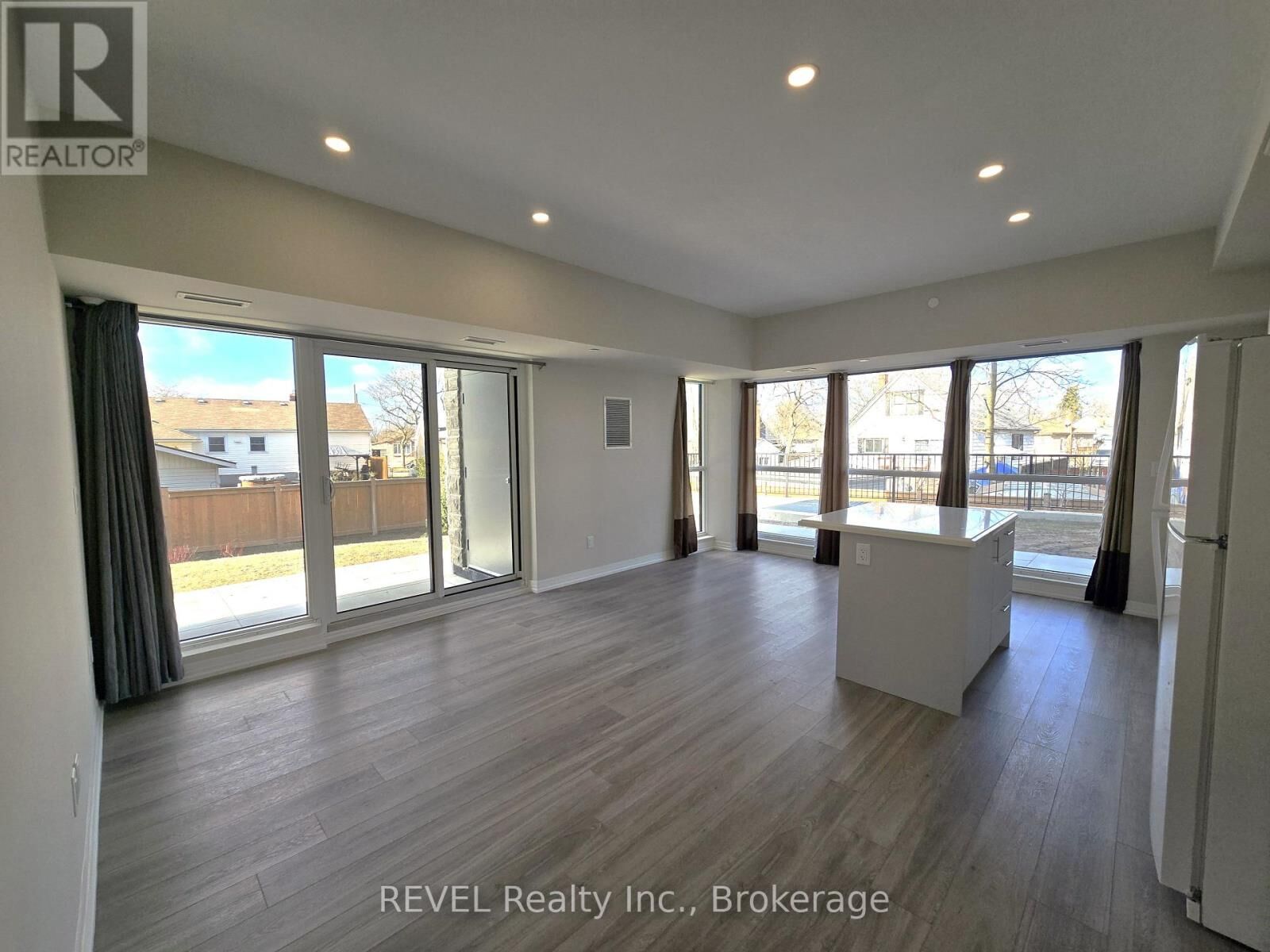 Property Photo: 50 Herrick Avenue 140 ON L2P 0G3