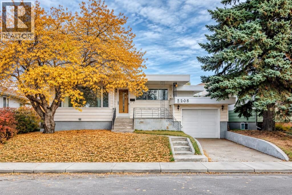 Property Photo:  2208 Capitol Hill Crescent Northwest  AB T2M 4B9 
