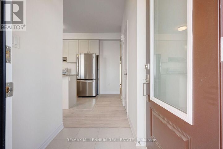 Property Photo:  10 Thornbird Crescent Main  ON L6V 3N5 