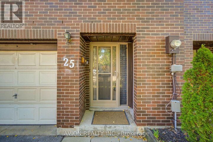 Property Photo:  11 Plaisance Road 25  ON L4C 5H1 