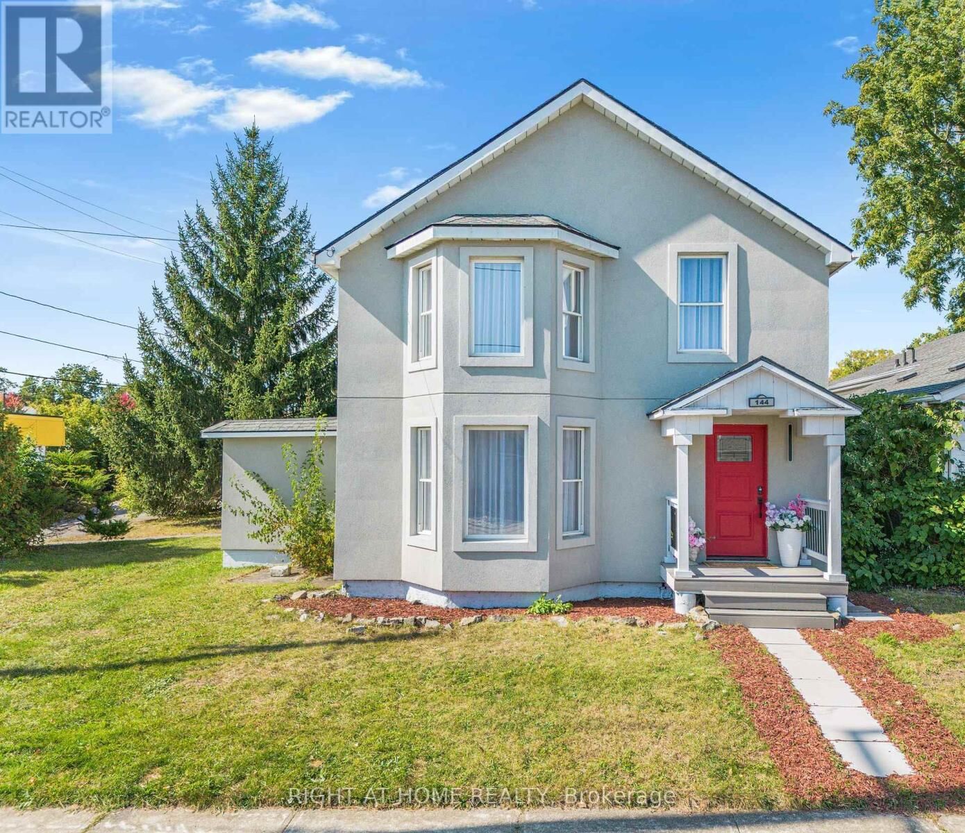 Property Photo:  144 Waterloo Street  ON L2A 3K2 