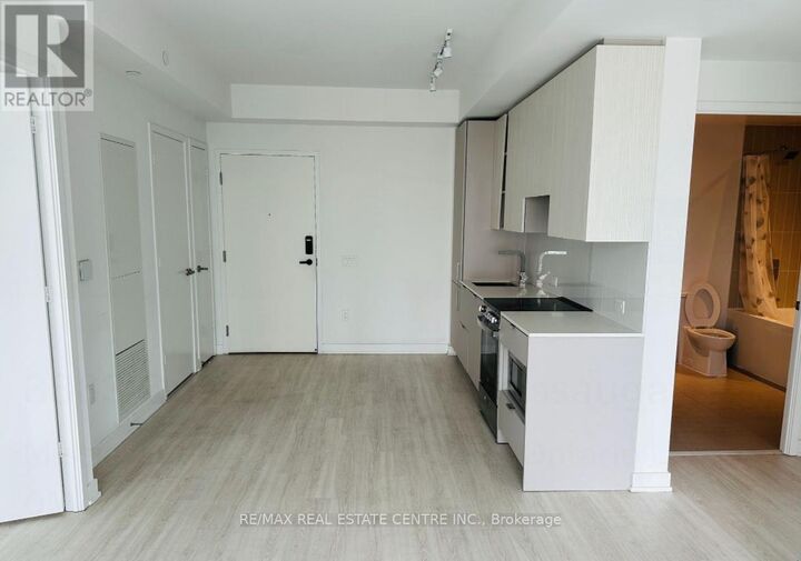 Property Photo:  3883 Quartz Road 511  ON L5B 0M4 