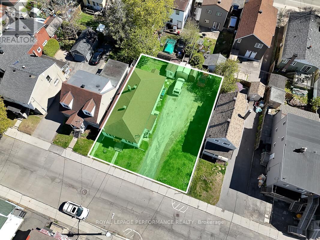 Property Photo:  228 Carillon Street  ON K1L 5X8 