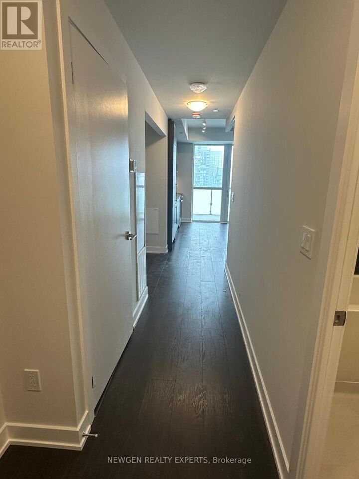 Property Photo:  430 Square One Drive 3504  ON L5B 0L6 