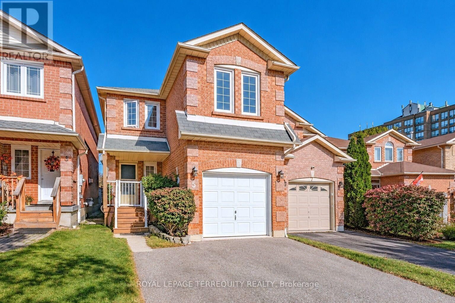 Property Photo:  5 Heaver Drive  ON L1N 9K4 