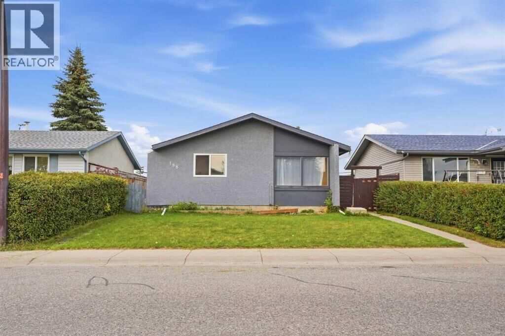 Property Photo:  188 Maitland Drive Northeast  AB T2A 5T7 