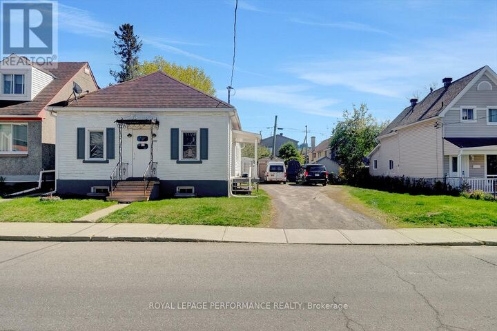 Property Photo:  228 Carillon Street  ON K1L 5X8 