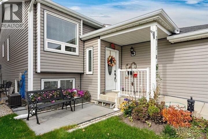 Property Photo:  218 Coventry Close Northeast  AB T3K 4A5 