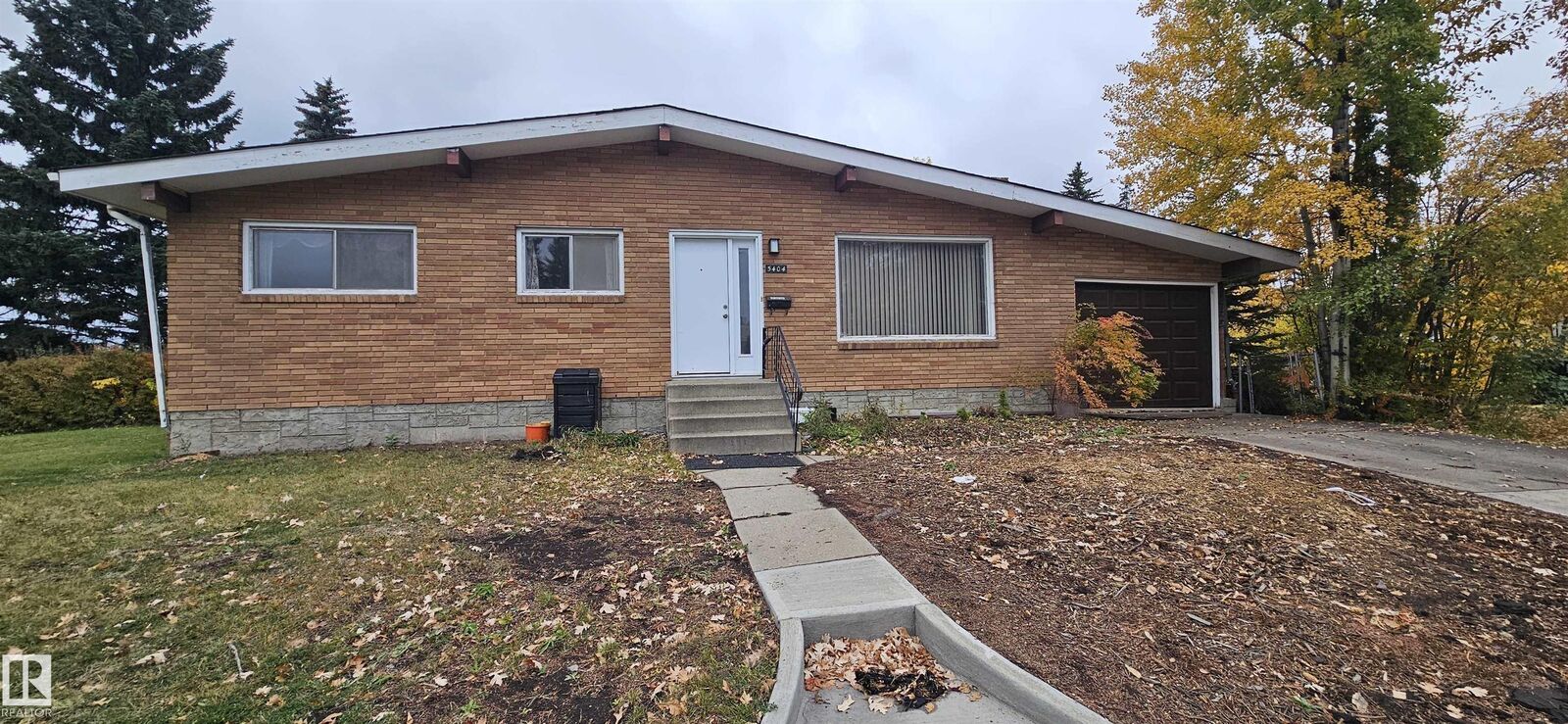 Property Photo:  5404 111A Street NW  AB T6H 3H1 