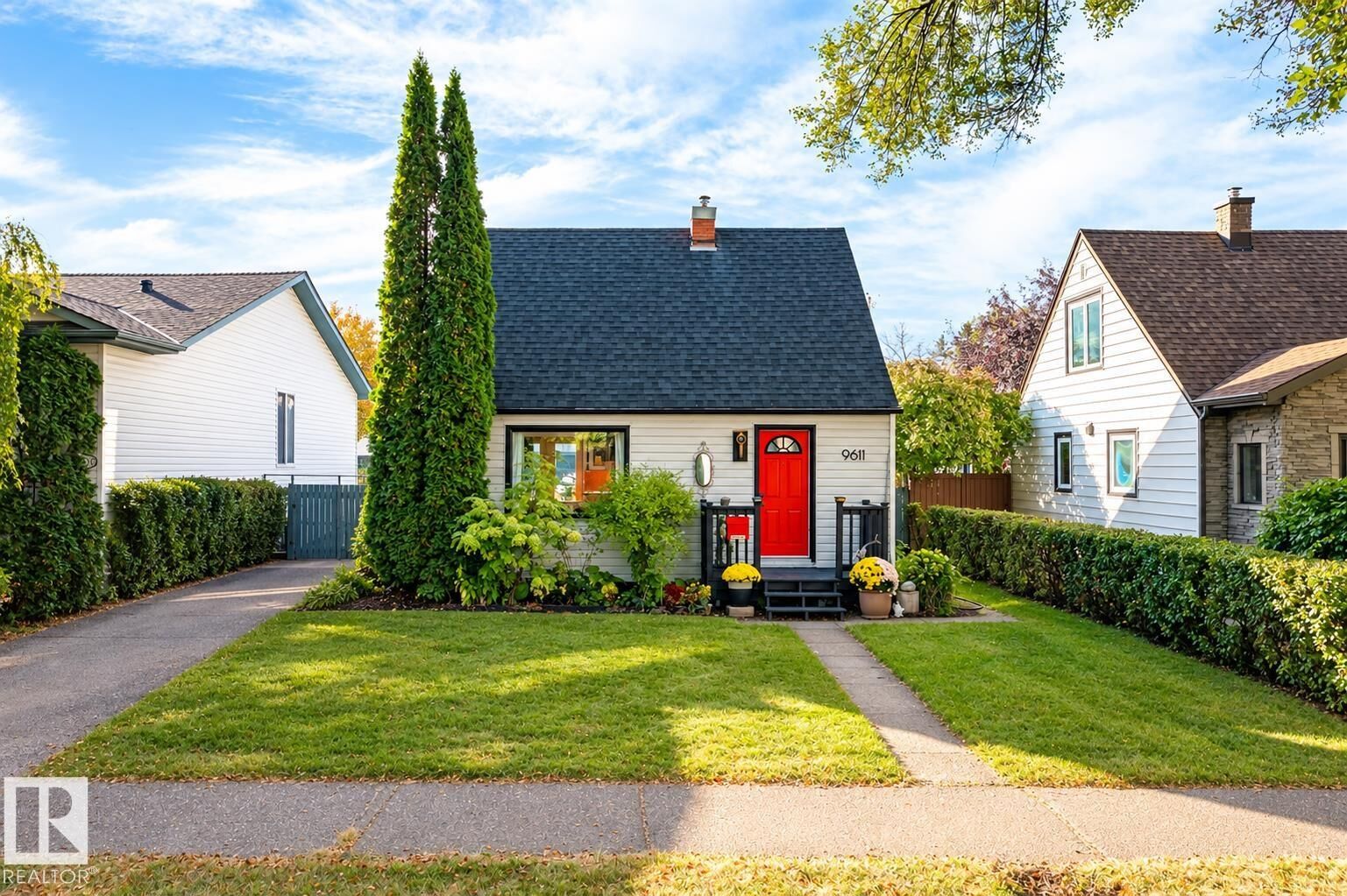 Property Photo:  9611 73 Avenue NW  AB T6E 1B3 