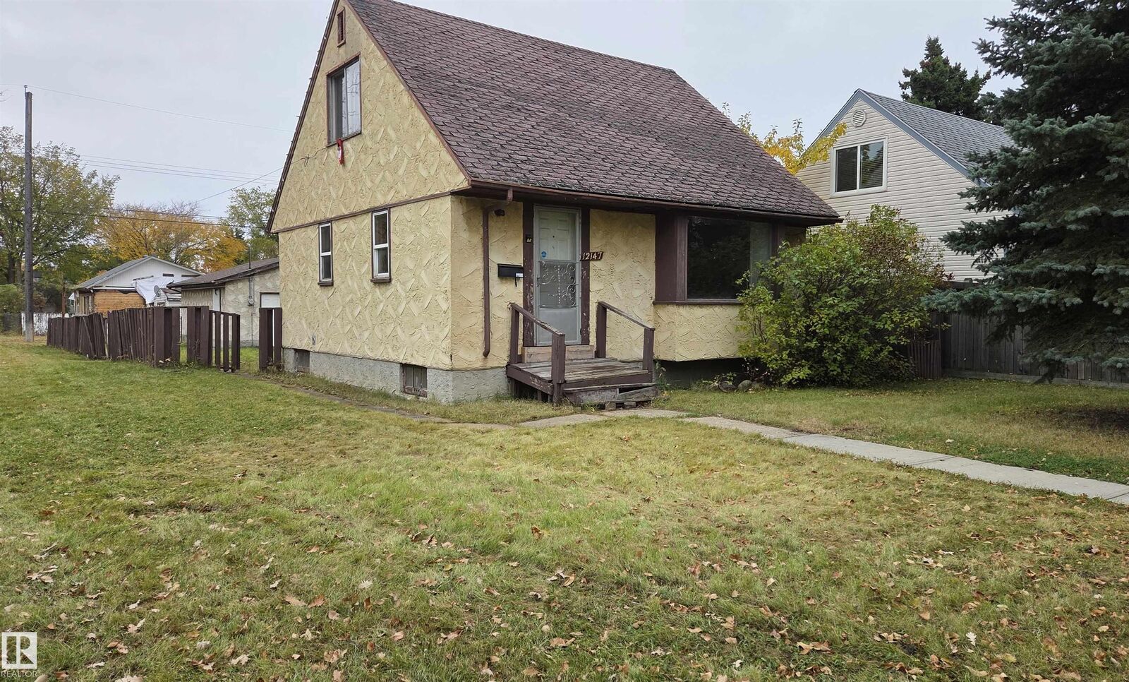 Property Photo:  12147 126 Street NW  AB T5L 0W6 