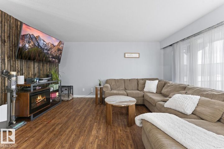 Property Photo:  622 13 Street  AB T9M 1B2 