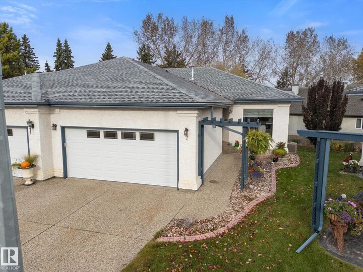 Property Photo: 7 Linkside Pl AB T7X 3C5