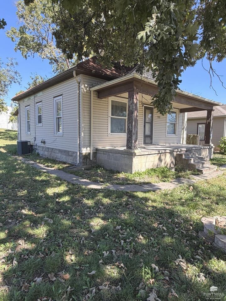 Property Photo: 308 E 11th Street KS 66441