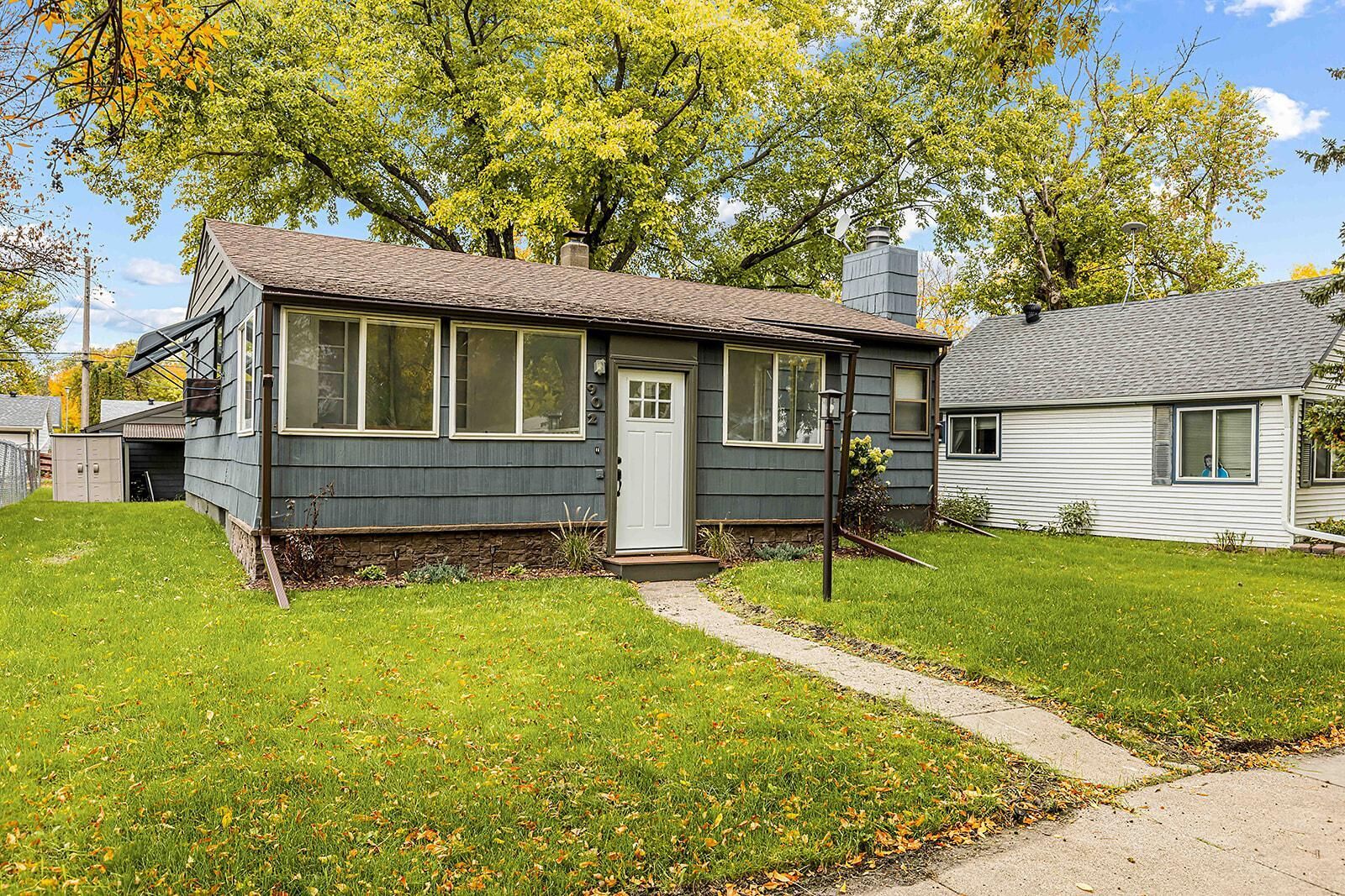 Property Photo: 902 N 26th Street N ND 58102