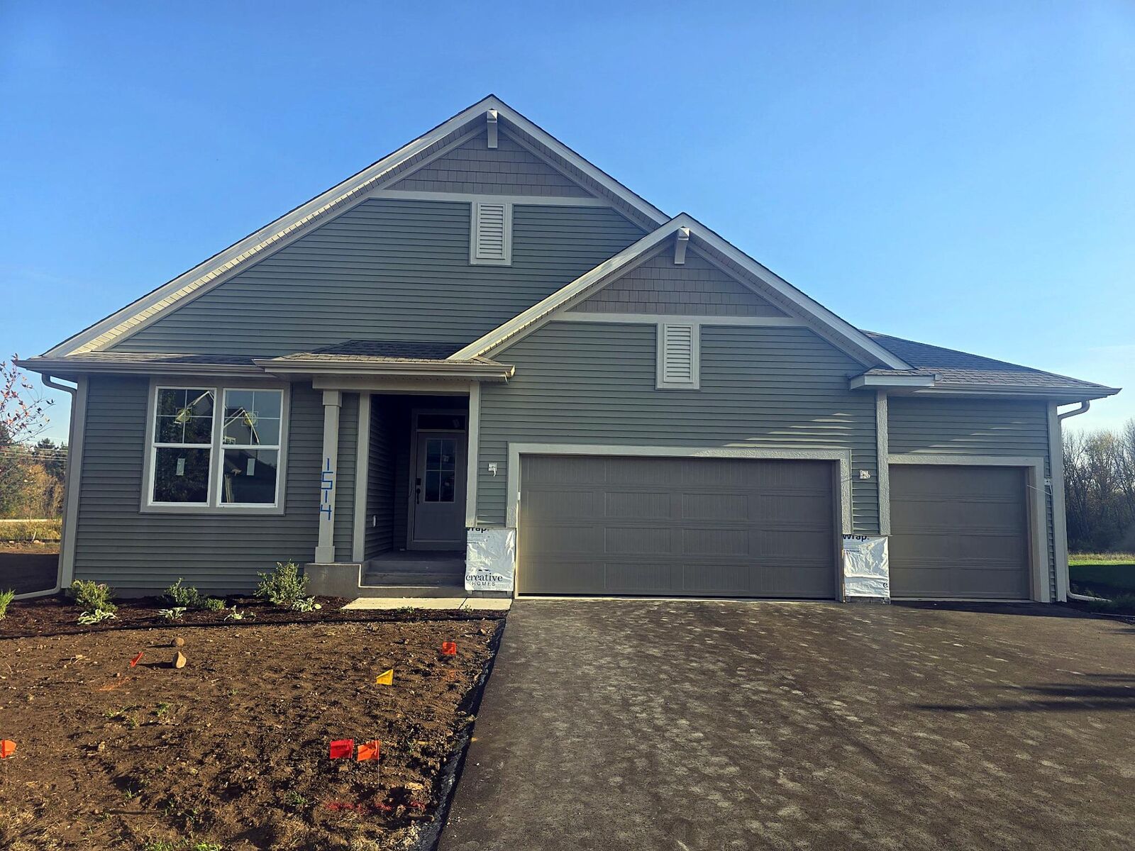 Property Photo:  1514 Creekwood Drive  WI 54017 