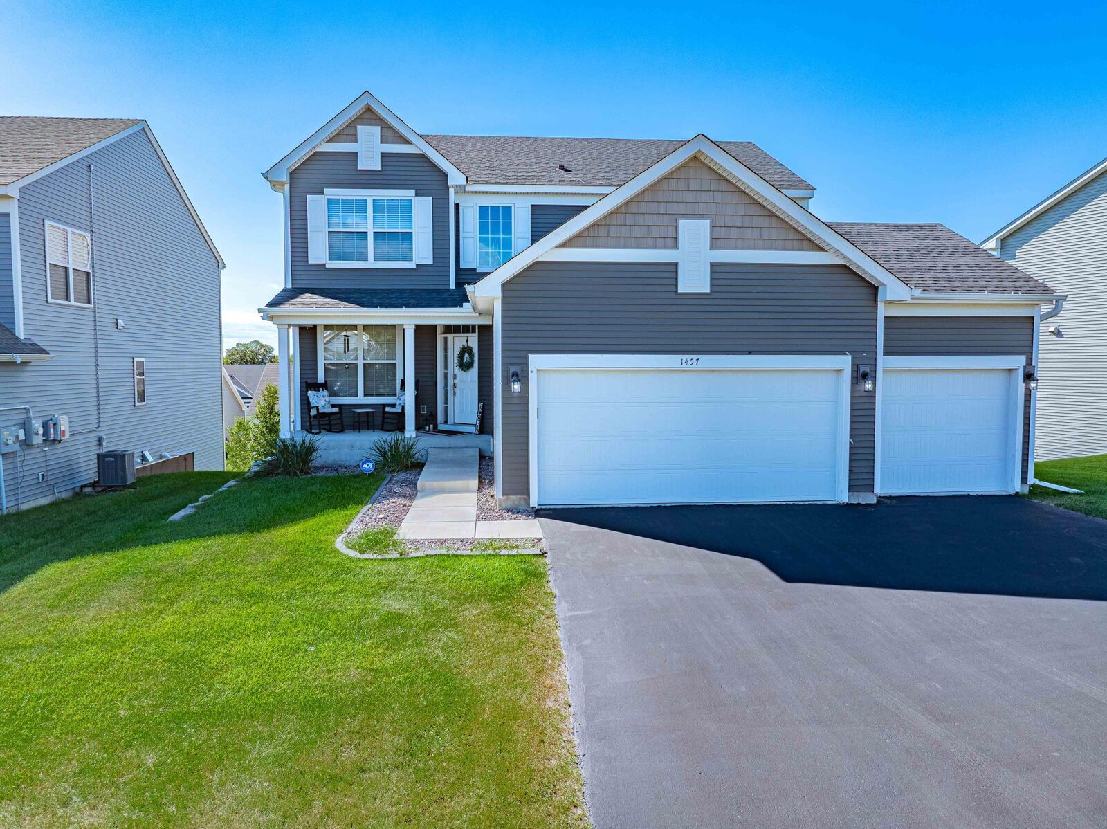 Property Photo:  1457 Nutmeg Circle  MN 55315 
