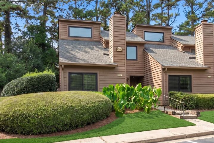 Property Photo: 1501 Parkaire Crossing GA 30068