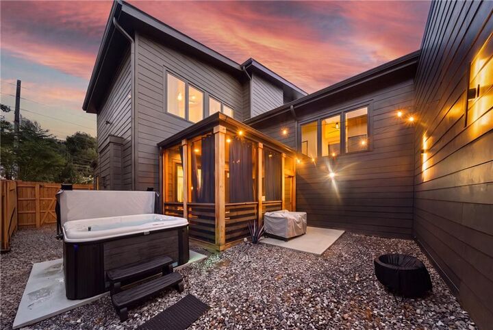 Property Photo:  10 Moreland NE  GA 30307 
