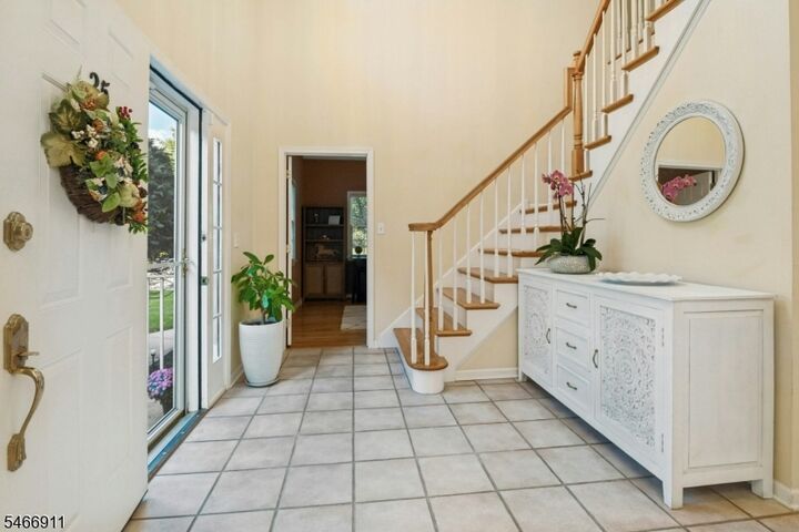 Property Photo:  25 Hidden Pond Ct  NJ 08869 