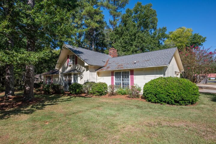 Property Photo:  200 Honeysuckle Lane  MS 39759 