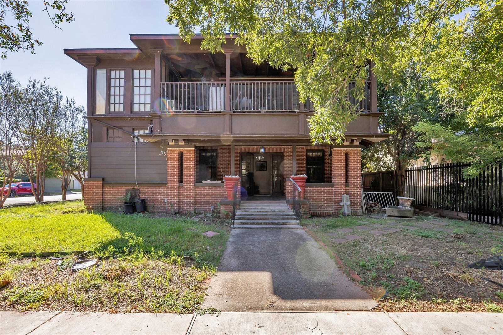 Property Photo:  901 Kipling Street  TX 77006 
